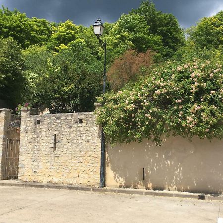 Le Clos Du Point De Vue Hotell Montigny-sur-Loing Exteriör bild