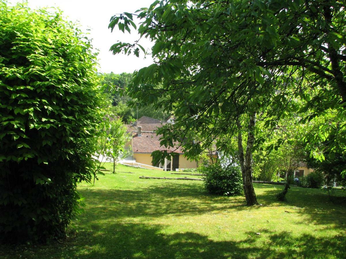 Le Clos Du Point De Vue Hotell Montigny-sur-Loing Exteriör bild