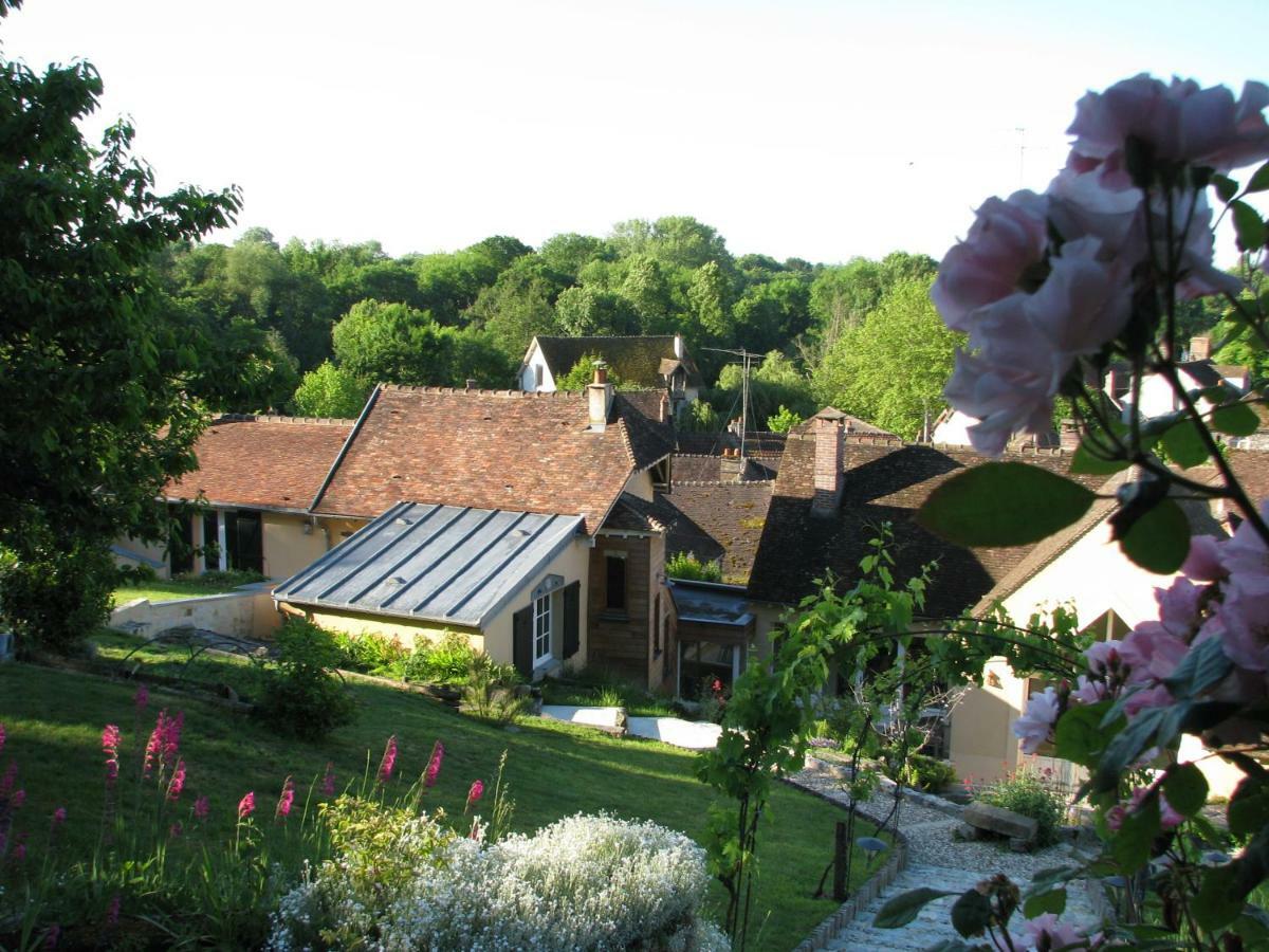 Le Clos Du Point De Vue Hotell Montigny-sur-Loing Exteriör bild