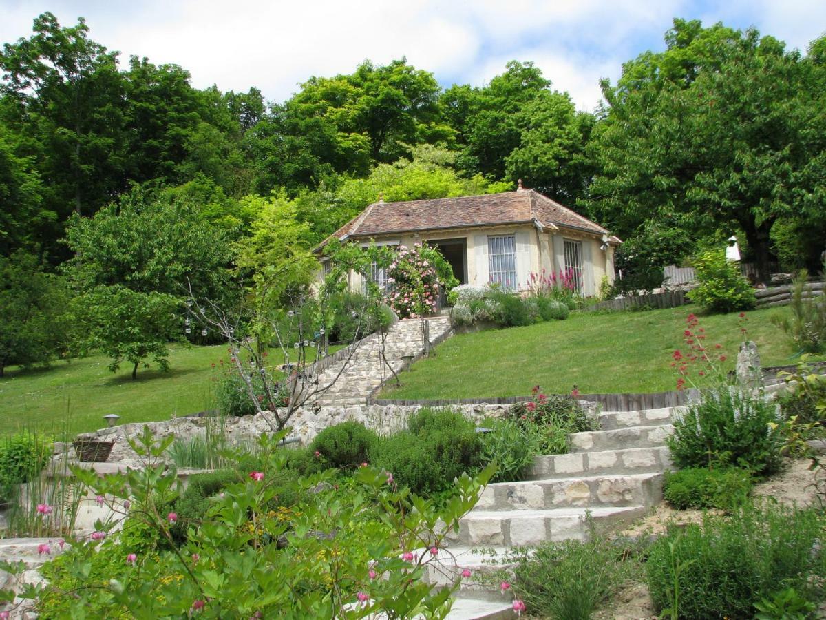 Le Clos Du Point De Vue Hotell Montigny-sur-Loing Exteriör bild