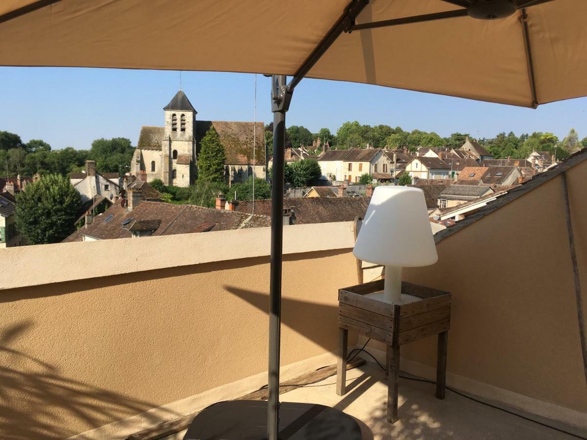 Le Clos Du Point De Vue Hotell Montigny-sur-Loing Exteriör bild